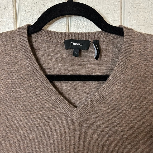 Theory Riland V-Neck Sweater, size large. - Picture 5 of 5